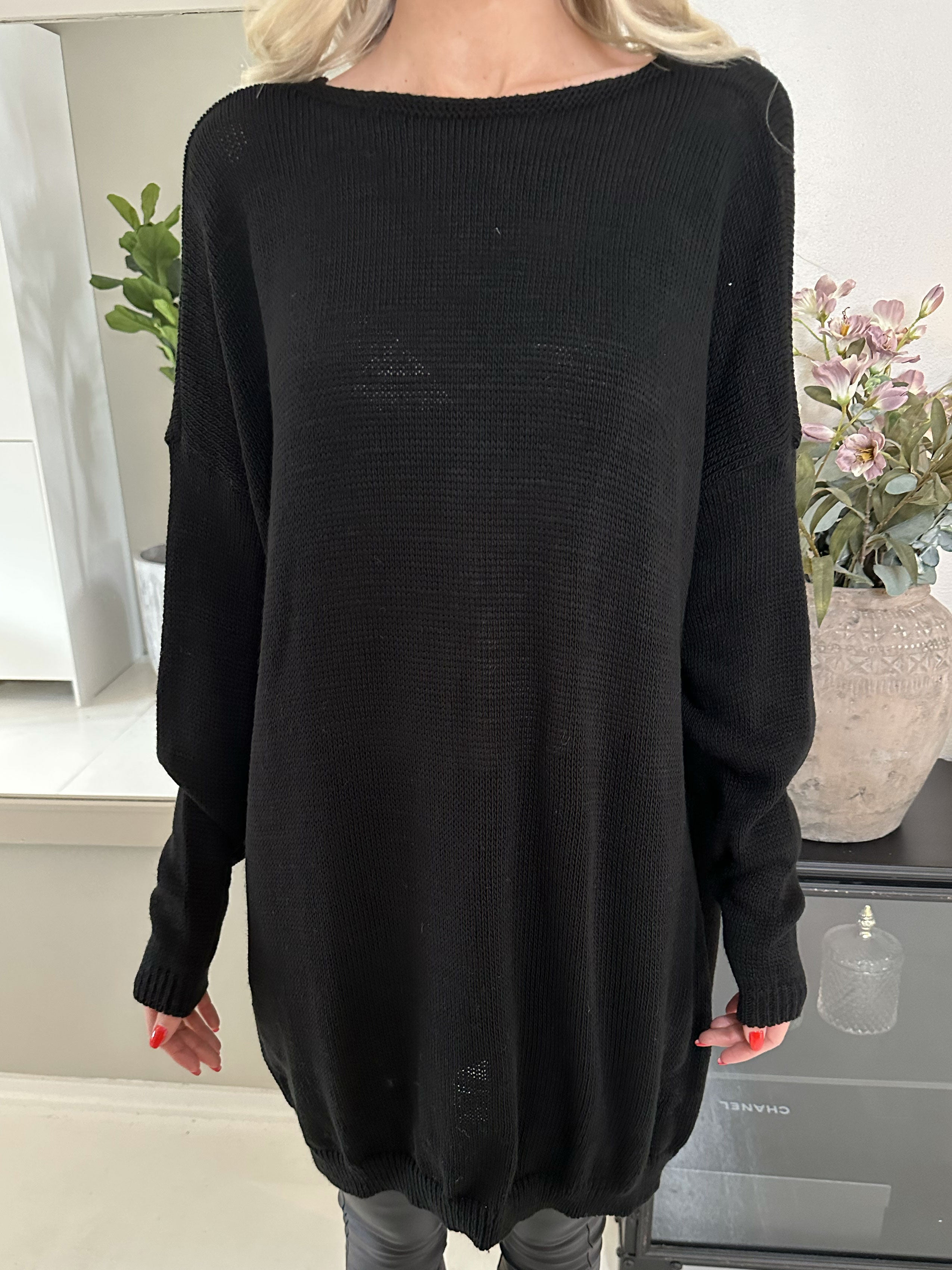 Stella - Simpel strikkjole med dyb ryg